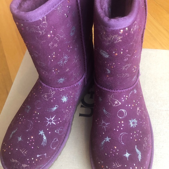 UGG Wild Grape Classic Zodiac Short Suede Boot NEW in Box - Picture 8 of 12